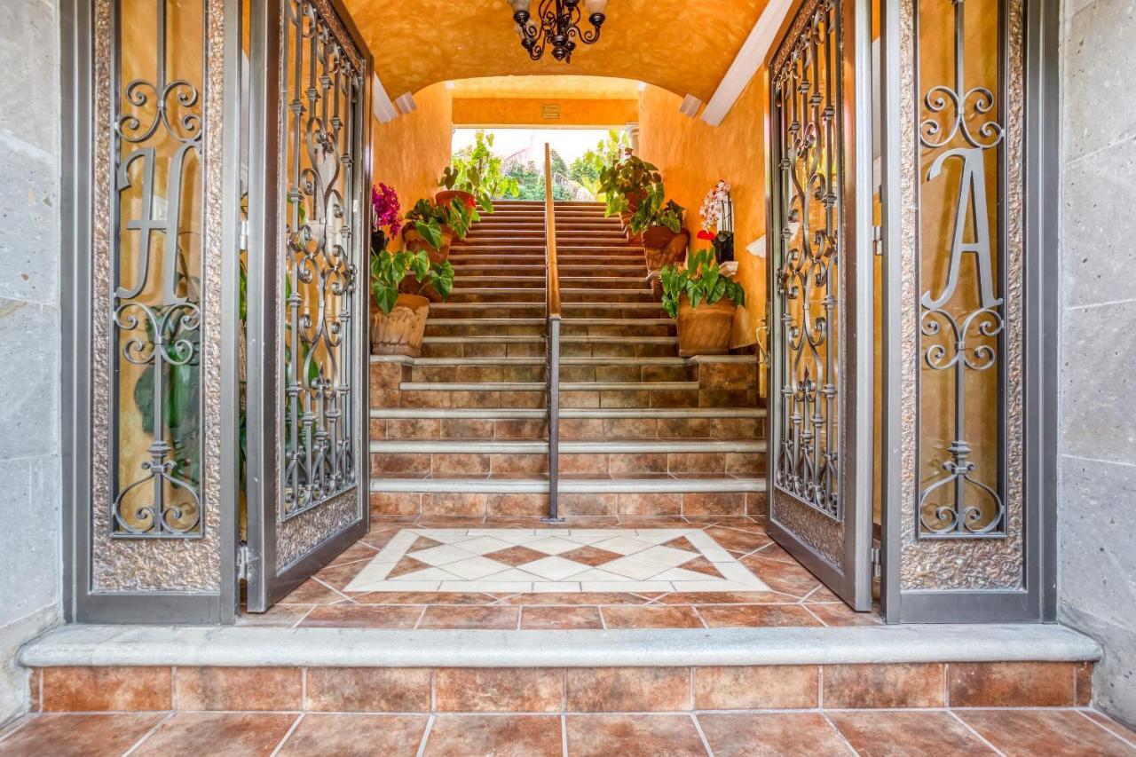 Отель Casa Anturio Куэрнавака Экстерьер фото